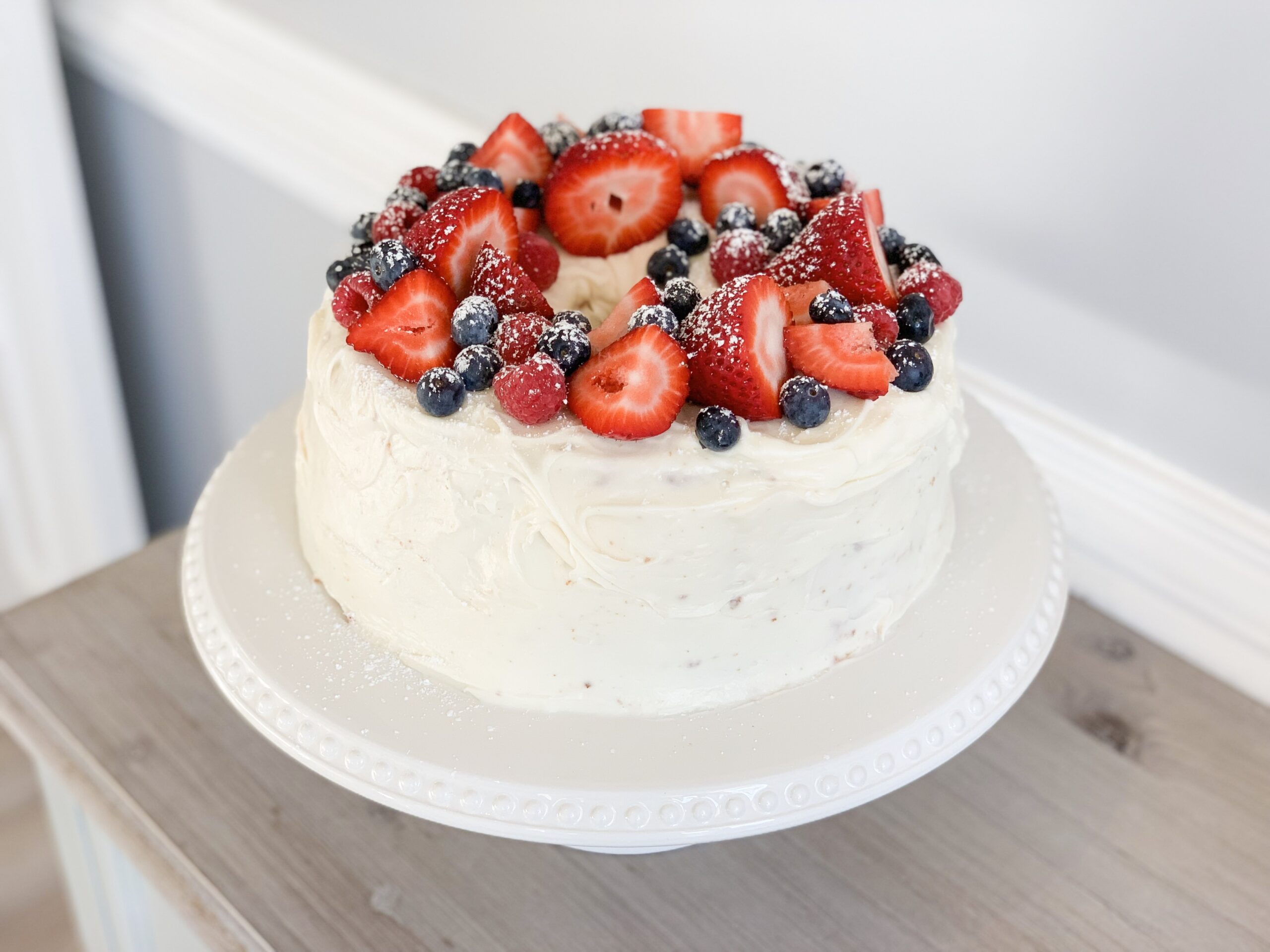 angel food cake decorating Bulan 2 Frosted Angel Food Cake with Summer Berries