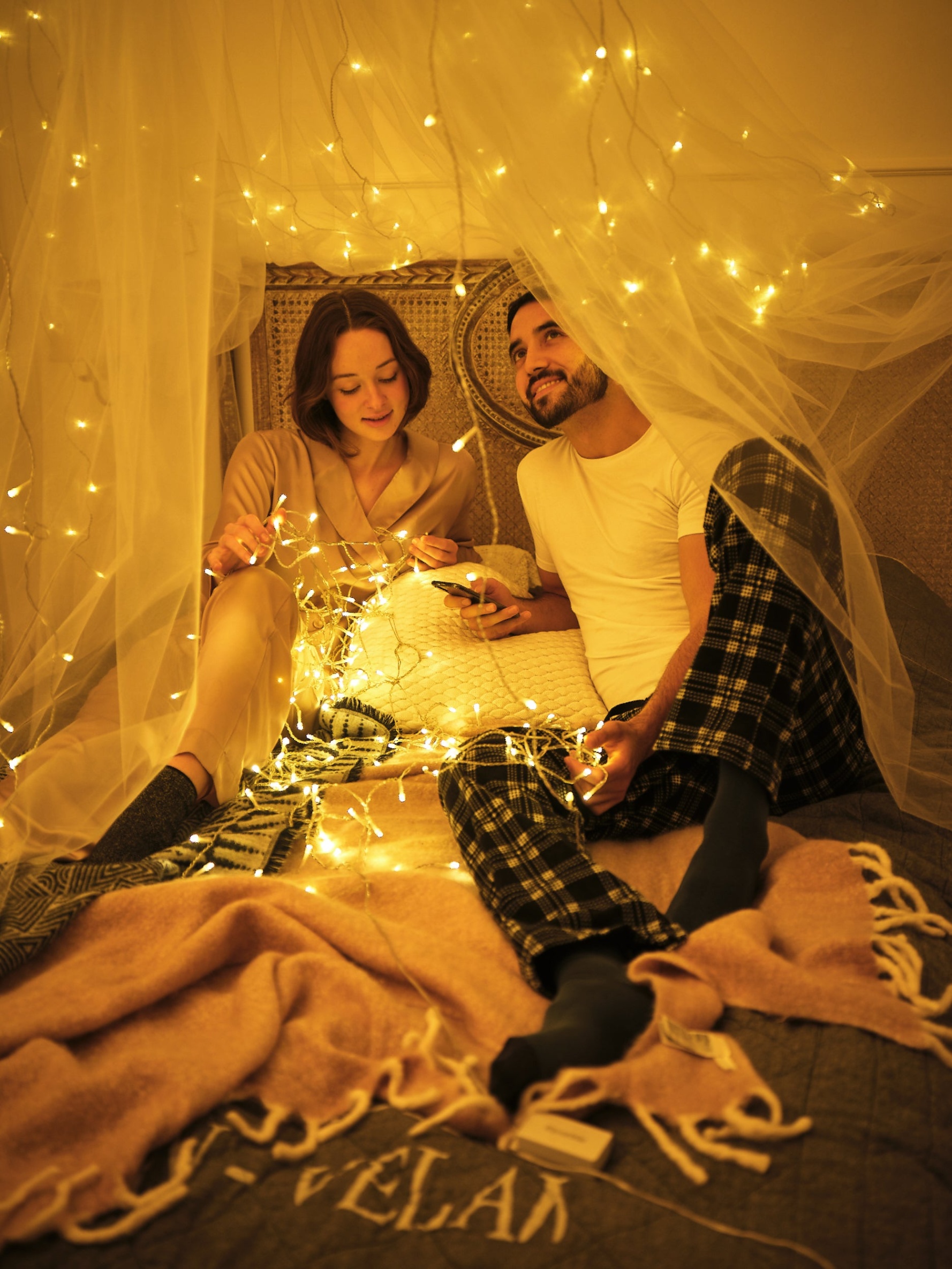 bed decoration with lights Bulan 4 Amazing Ways to Decorate your Room with LED String Lights
